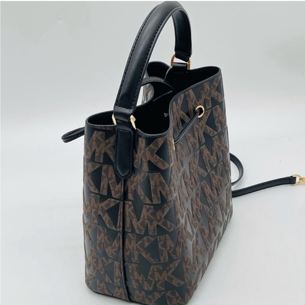 Michael Kors Medium Suri Bucket Messenger Crossbody Satchel - Picture 13 of 15
